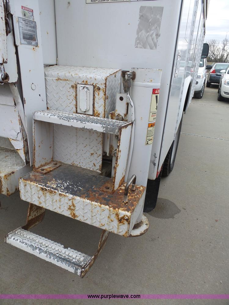 image for item J4197 2007 Ford F550 Super Duty service truck with crane