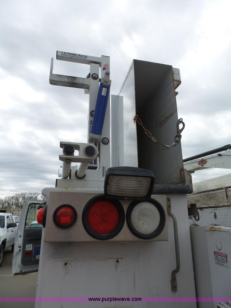 image for item J4197 2007 Ford F550 Super Duty service truck with crane