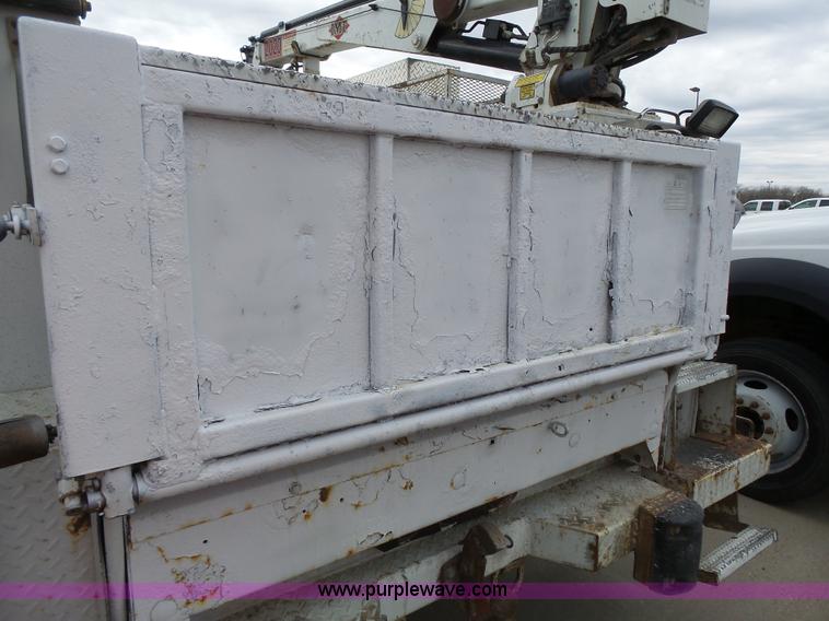 image for item J4197 2007 Ford F550 Super Duty service truck with crane