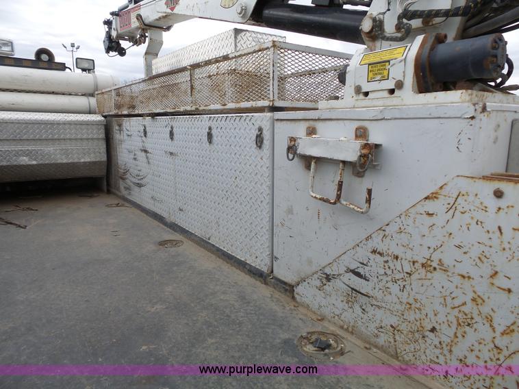 image for item J4197 2007 Ford F550 Super Duty service truck with crane