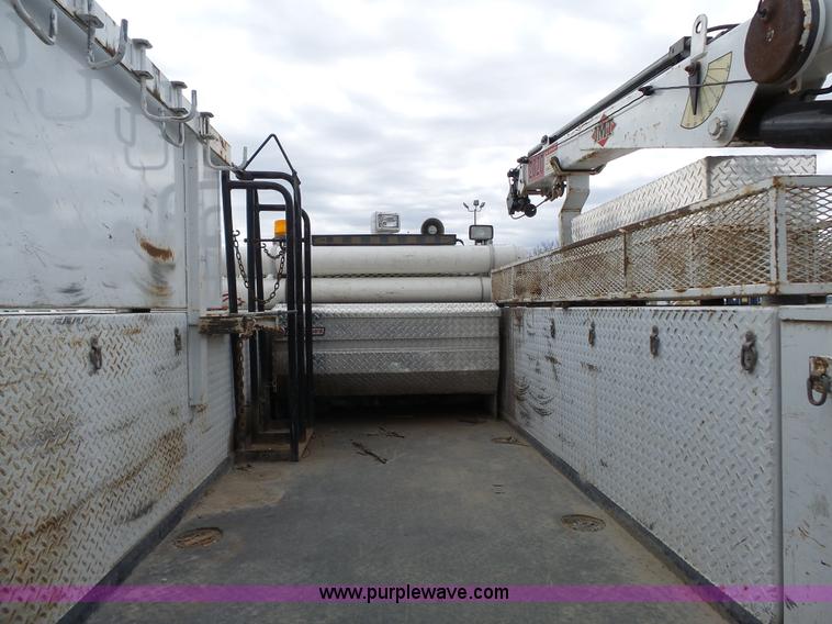 image for item J4197 2007 Ford F550 Super Duty service truck with crane