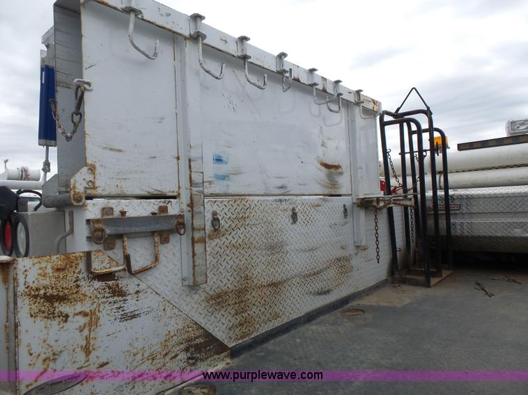 image for item J4197 2007 Ford F550 Super Duty service truck with crane