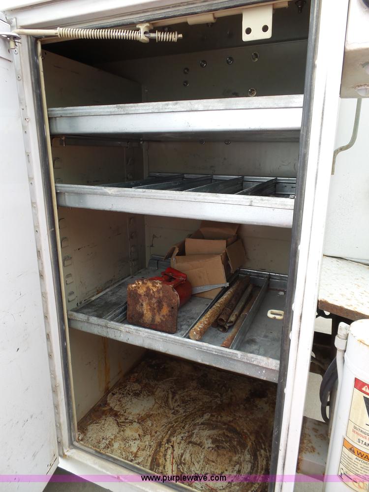 image for item J4197 2007 Ford F550 Super Duty service truck with crane