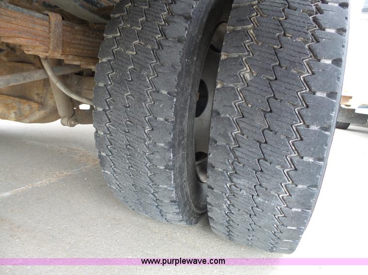 image for item J4197 2007 Ford F550 Super Duty service truck with crane