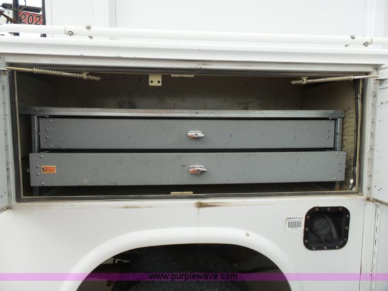 image for item J4197 2007 Ford F550 Super Duty service truck with crane