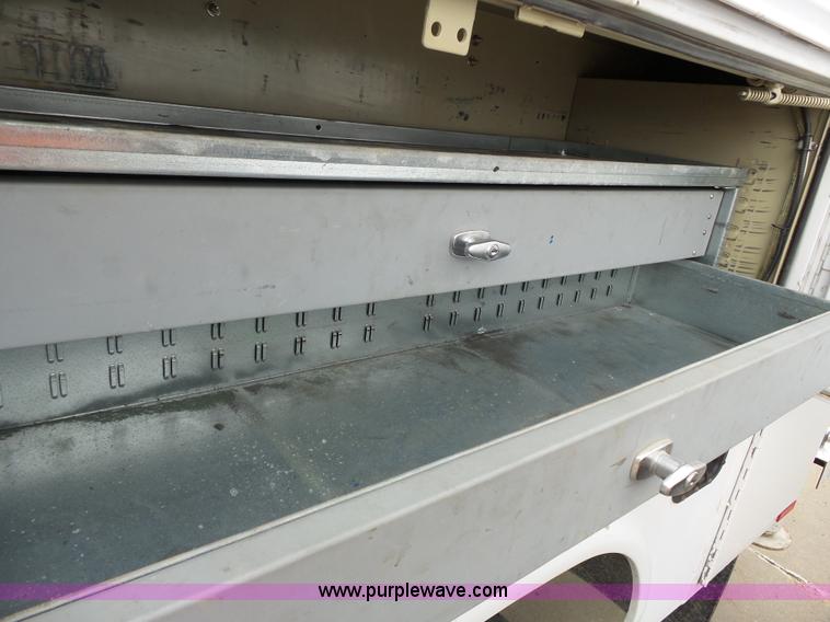 image for item J4197 2007 Ford F550 Super Duty service truck with crane