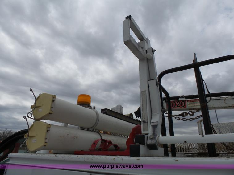 image for item J4197 2007 Ford F550 Super Duty service truck with crane