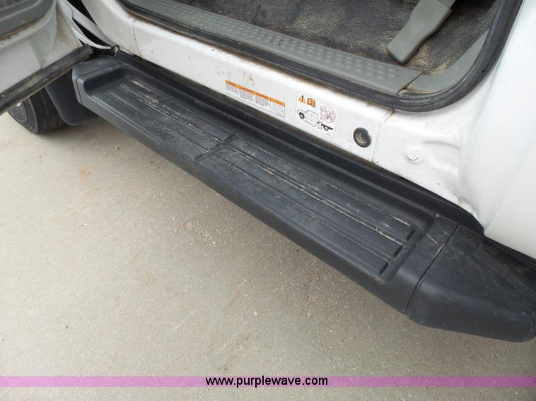 image for item J4197 2007 Ford F550 Super Duty service truck with crane