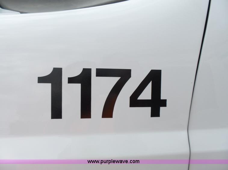 image for item J4197 2007 Ford F550 Super Duty service truck with crane