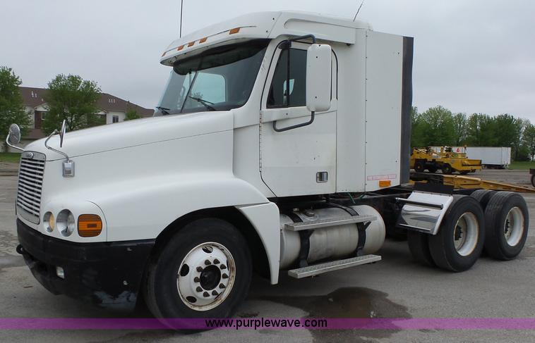 image for item K2234 1999 Freightliner Century Class semi truck