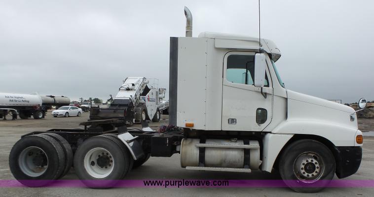 image for item K2234 1999 Freightliner Century Class semi truck