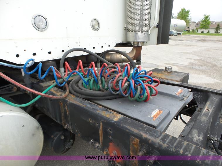 image for item K2234 1999 Freightliner Century Class semi truck