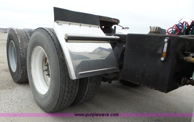 image for item K2234 1999 Freightliner Century Class semi truck