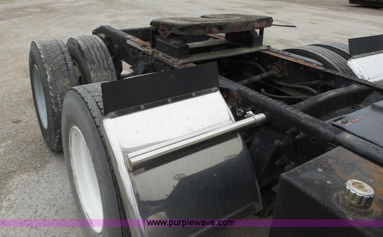 image for item K2234 1999 Freightliner Century Class semi truck