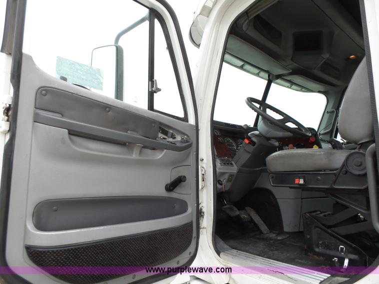 image for item K2234 1999 Freightliner Century Class semi truck