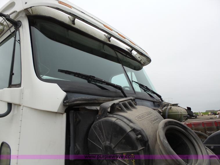 image for item K2234 1999 Freightliner Century Class semi truck