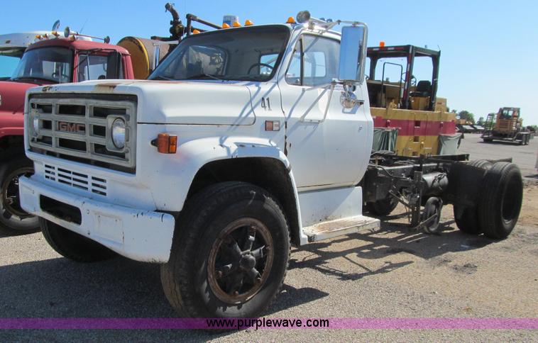 image for item K2236 1986 GMC Top Kick truck chassis