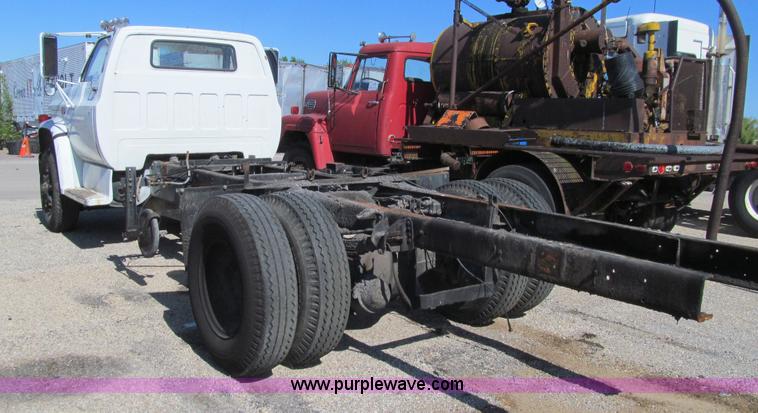 image for item K2236 1986 GMC Top Kick truck chassis
