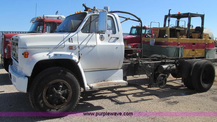 image for item K2236 1986 GMC Top Kick truck chassis