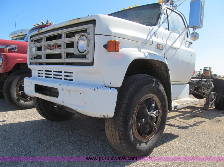 image for item K2236 1986 GMC Top Kick truck chassis