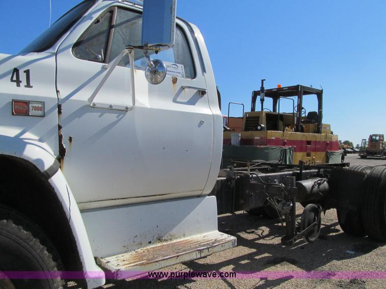 image for item K2236 1986 GMC Top Kick truck chassis