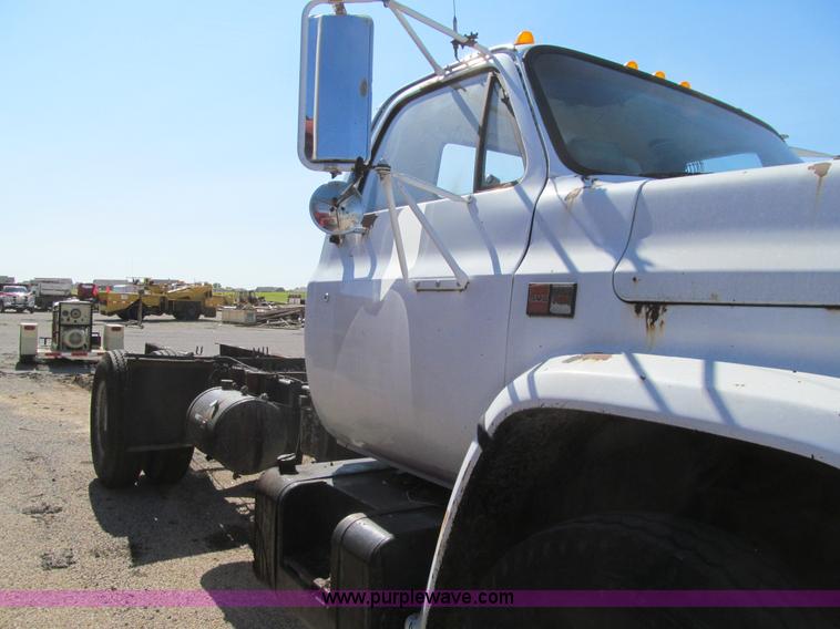 image for item K2236 1986 GMC Top Kick truck chassis