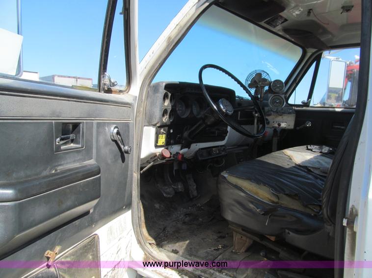 image for item K2236 1986 GMC Top Kick truck chassis