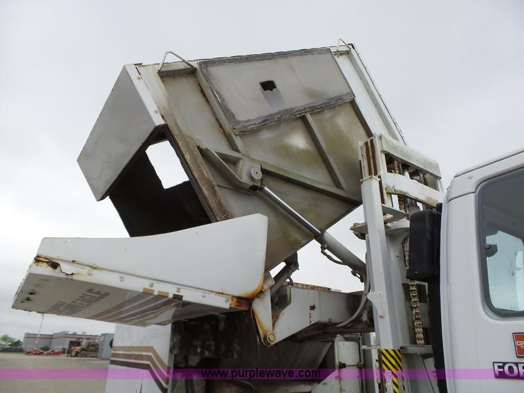 image for item K2237 1994 Elgin Eagle street sweeper