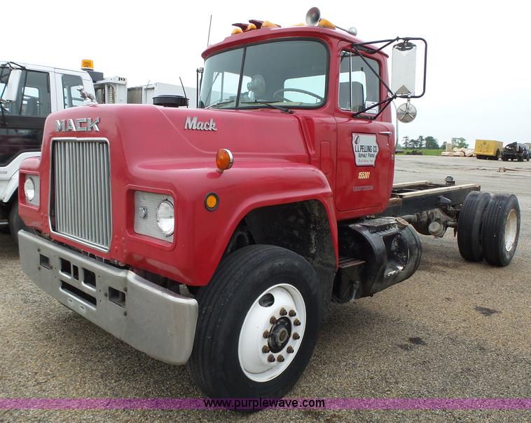 image for item K2238 1981 Mack RG685T truck chassis