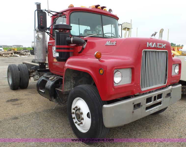 image for item K2238 1981 Mack RG685T truck chassis
