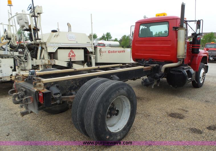 image for item K2238 1981 Mack RG685T truck chassis