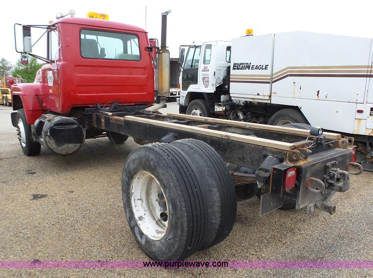 image for item K2238 1981 Mack RG685T truck chassis