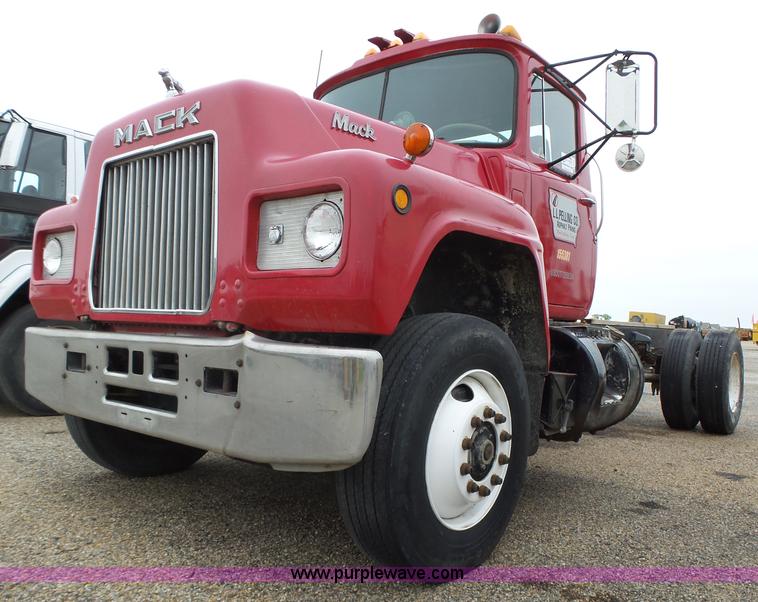 image for item K2238 1981 Mack RG685T truck chassis