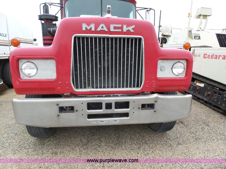 image for item K2238 1981 Mack RG685T truck chassis
