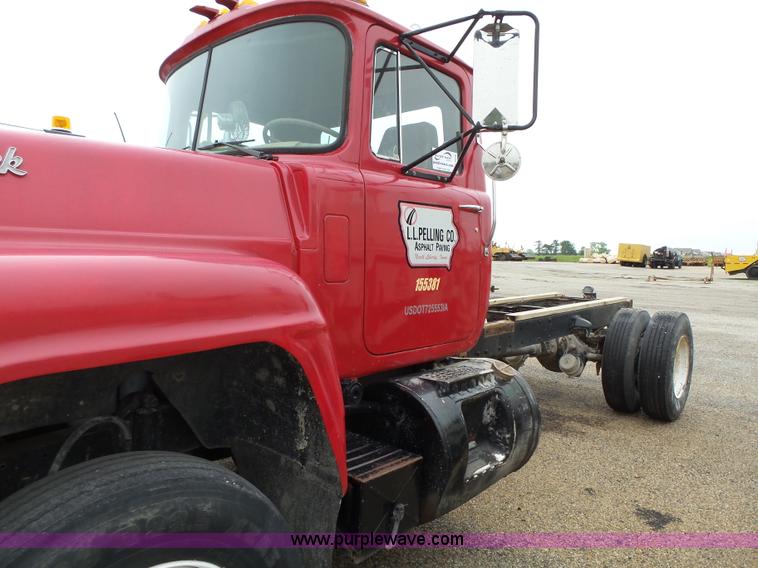 image for item K2238 1981 Mack RG685T truck chassis