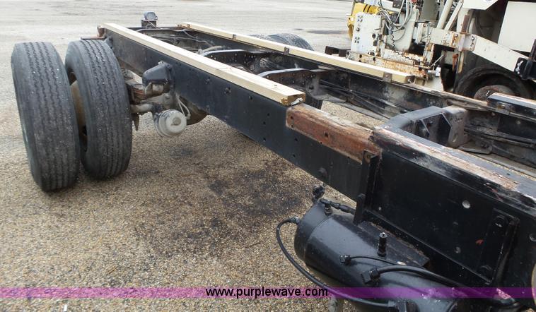 image for item K2238 1981 Mack RG685T truck chassis