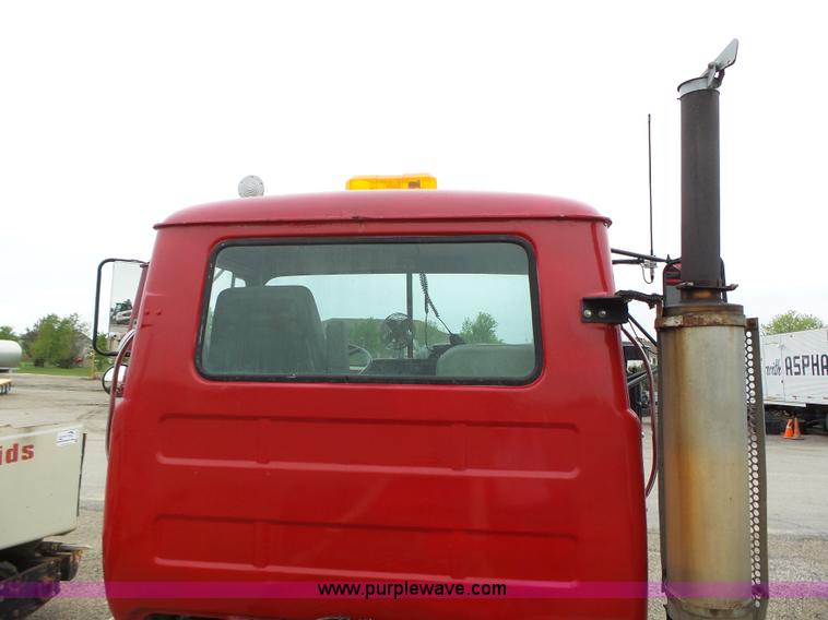 image for item K2238 1981 Mack RG685T truck chassis