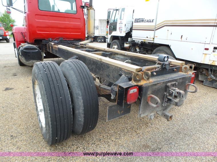 image for item K2238 1981 Mack RG685T truck chassis