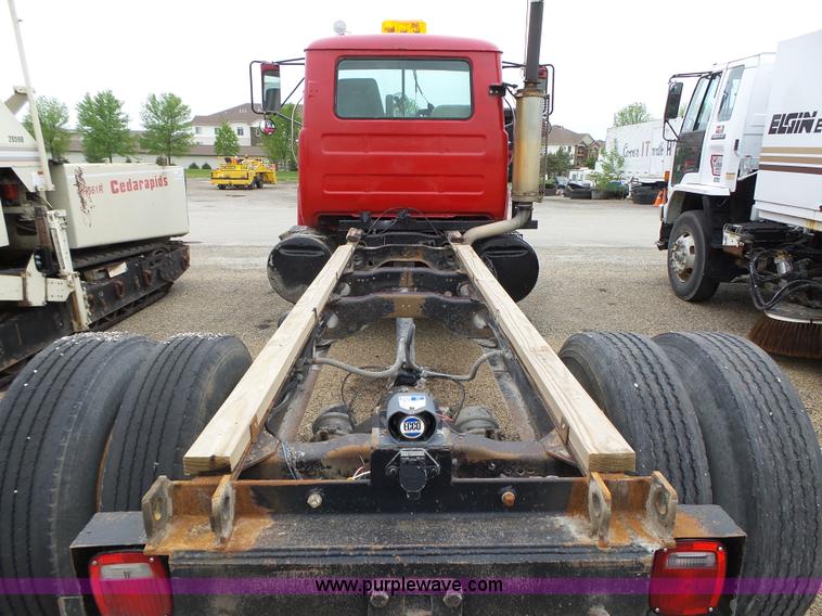 image for item K2238 1981 Mack RG685T truck chassis