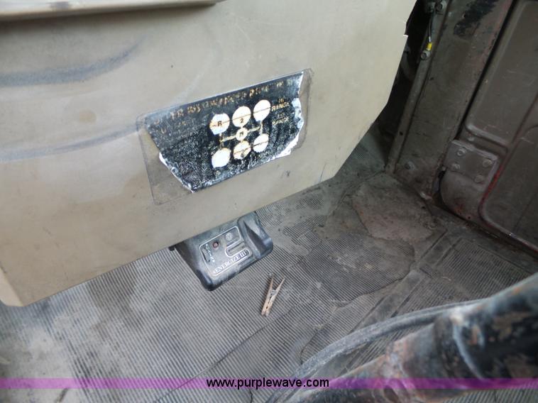 image for item K2238 1981 Mack RG685T truck chassis