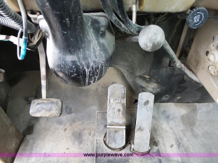 image for item K2238 1981 Mack RG685T truck chassis