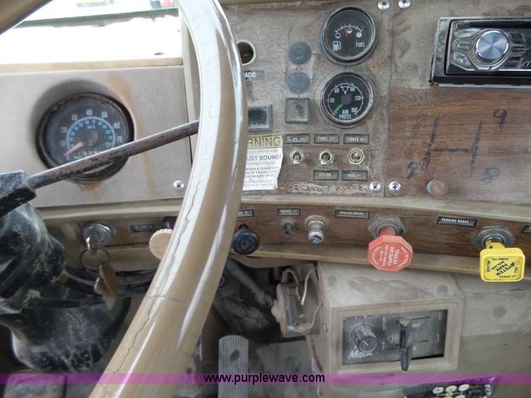 image for item K2238 1981 Mack RG685T truck chassis