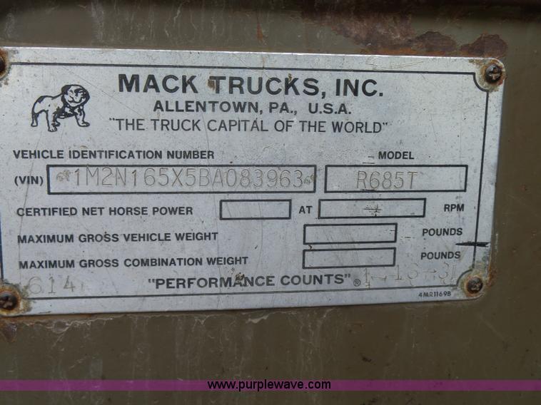 image for item K2238 1981 Mack RG685T truck chassis