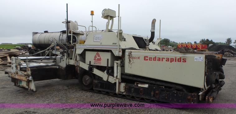 image for item K2239 1998 Cedarapids CR561R paver