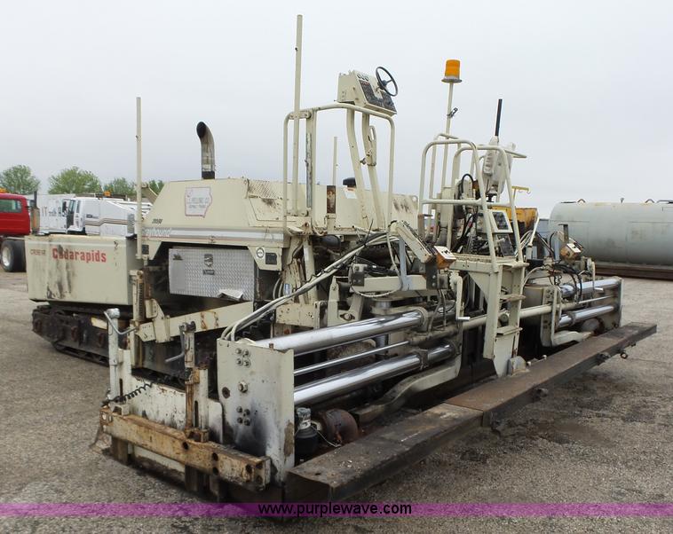 image for item K2239 1998 Cedarapids CR561R paver