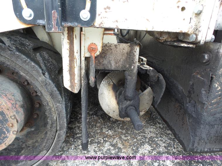 image for item K2239 1998 Cedarapids CR561R paver