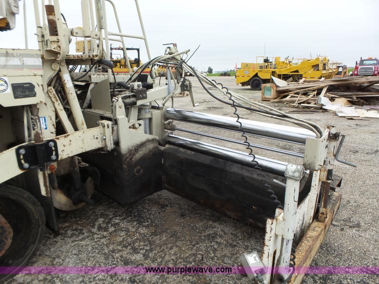 image for item K2239 1998 Cedarapids CR561R paver