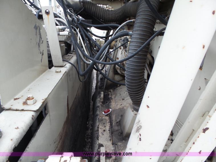 image for item K2239 1998 Cedarapids CR561R paver