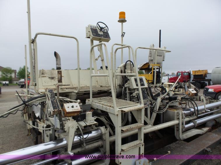 image for item K2239 1998 Cedarapids CR561R paver