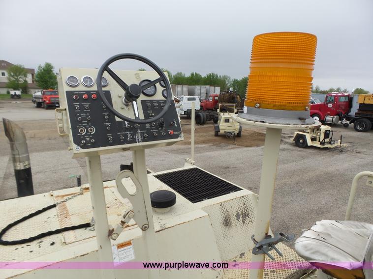 image for item K2239 1998 Cedarapids CR561R paver